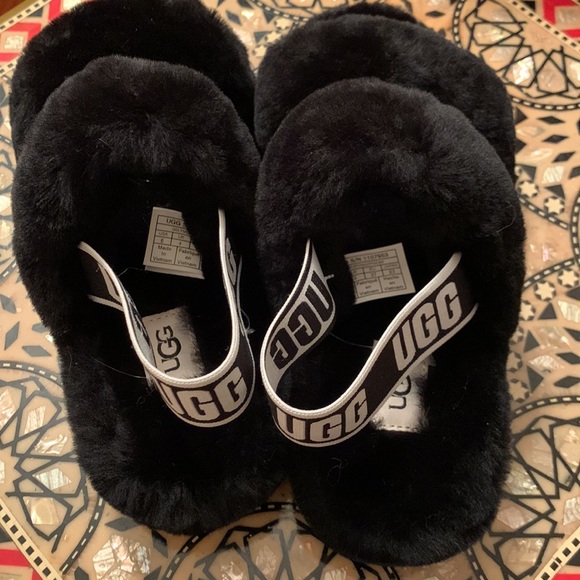 UGG Slippers - Picture 3 of 4